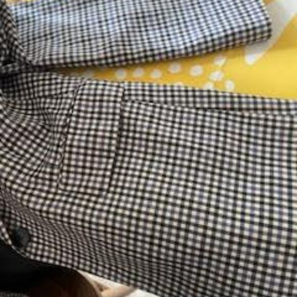 clothes - Picture 3 of 16